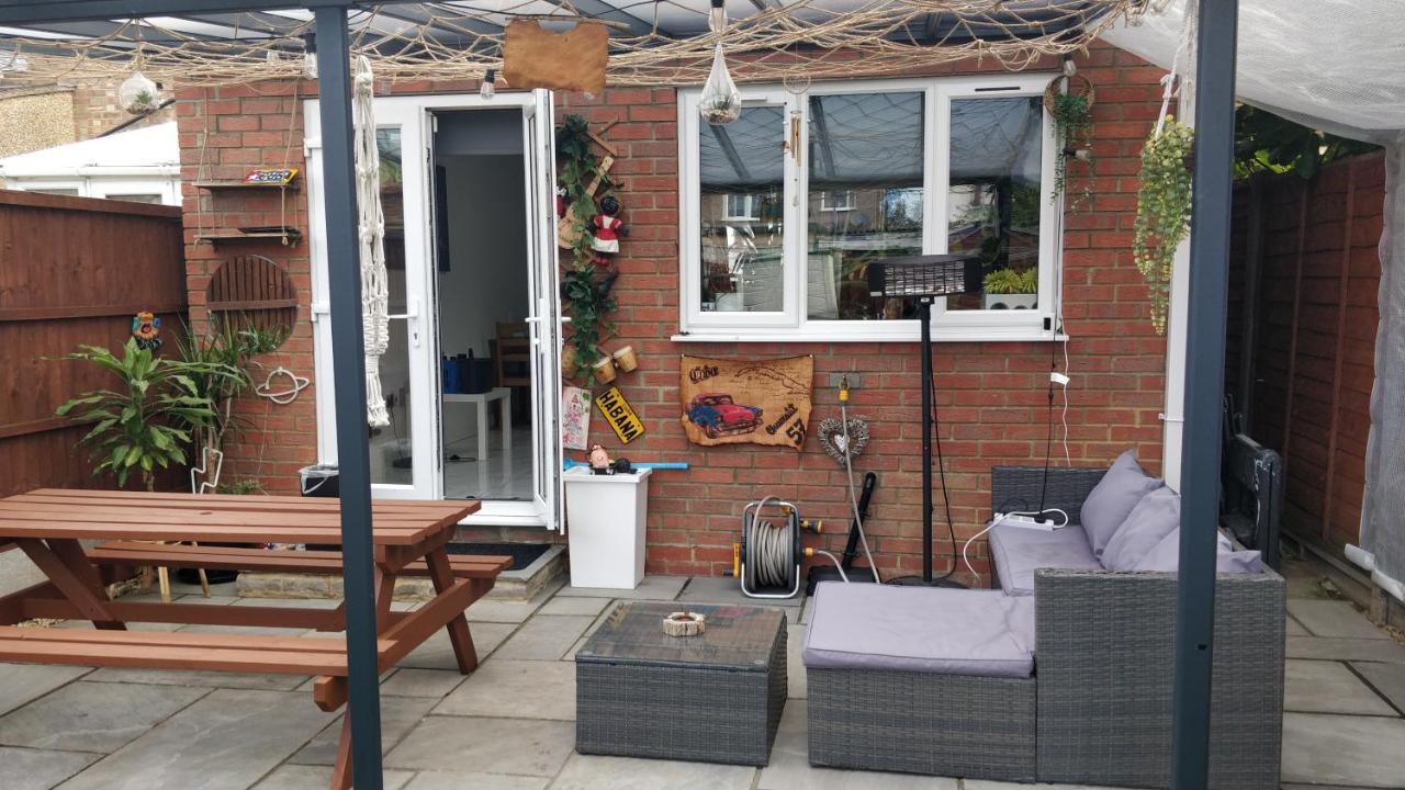 Spacious 2 Bedroom House With Garden * Edmonton