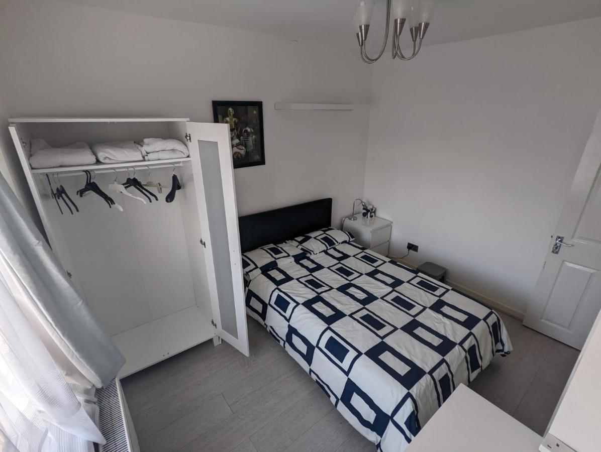 Holiday home Spacious 2 Bedroom House With Garden Edmonton