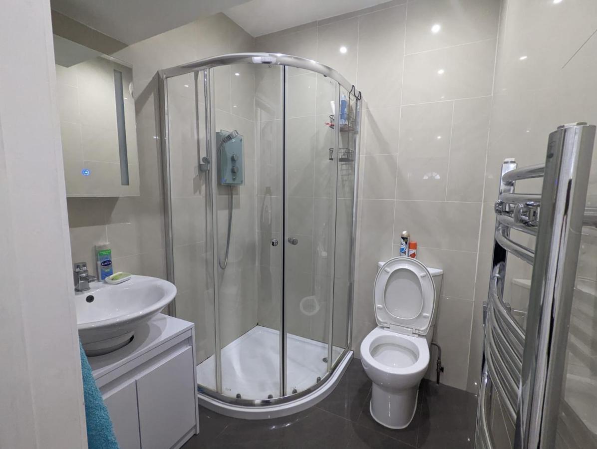 Spacious 2 Bedroom House With Garden Edmonton