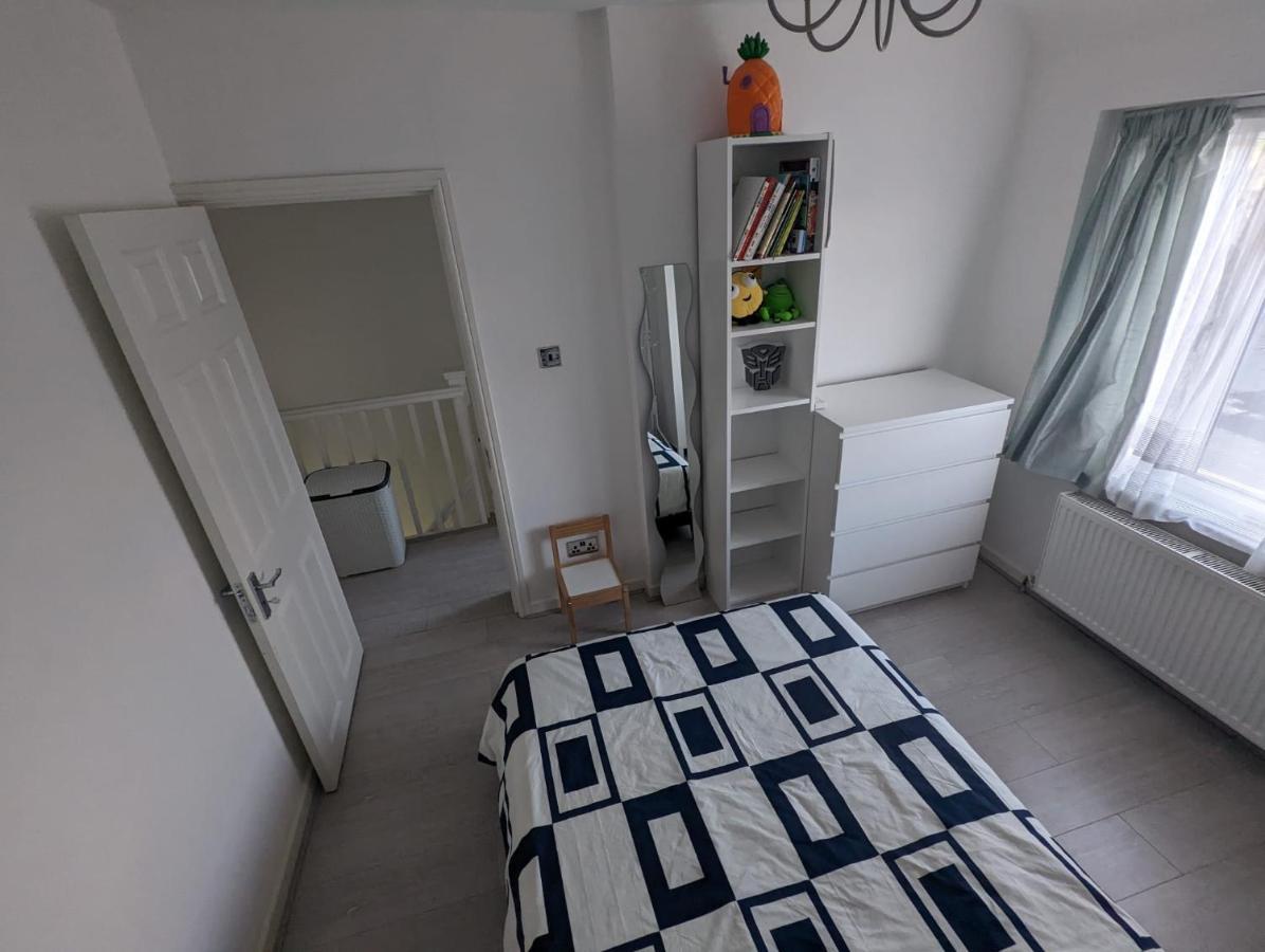 Spacious 2 Bedroom House With Garden Holiday home *