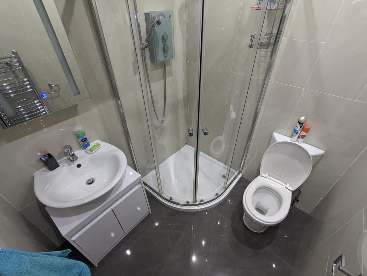 Spacious 2 Bedroom House With Garden * Edmonton